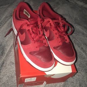 NIKE DUNK LOW (GS) size 7Y